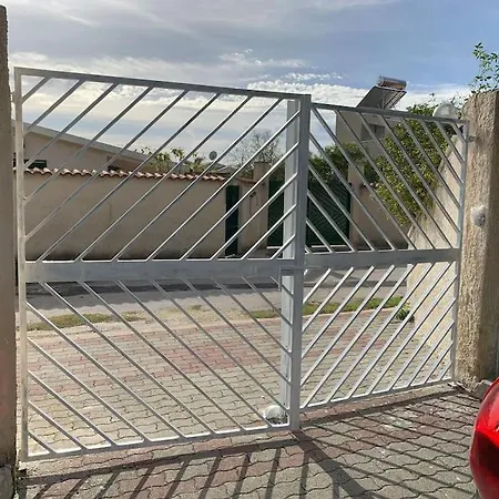 Fiori Giardino, 400 M. Mare Con Parcheggio بيت للعطل *