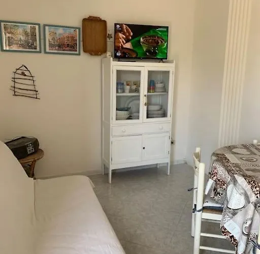 Holiday home Fiori Giardino, 400 M. Mare Con Parcheggio